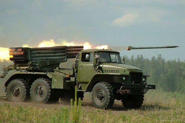 Бойовики з «Градів» обстрілюють Дебальцеве - ЗМІ. Терористи з «Градів» обстрілюють Дебальцеве Донецької області.
