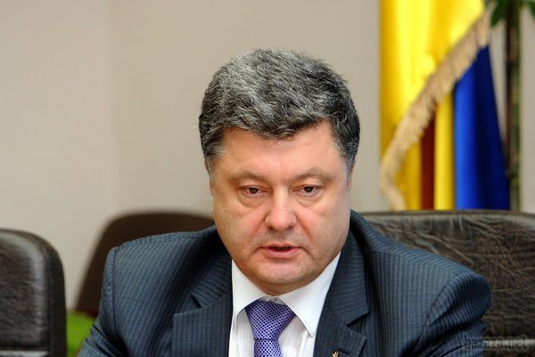 Порошенко вважає, що Україні не потрібна західна летальна зброя. Президент України Петро Порошенко вважає, що армії не потрібна летальна зброя, вироблена на Заході тому, що країна може виробляти сама.
