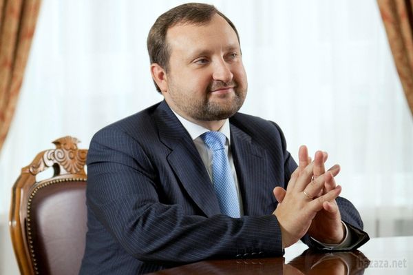  Арбузов знайшов роботу в Росії. Побіжний віце-прем'єр пообіцяв повернутися в Україну, як тільки "ситуація заспокоїться".