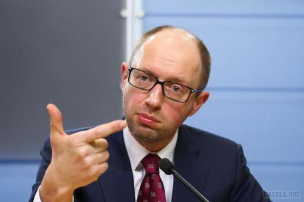 Яценюк літав до Нью-Йорка в економ-класі, але жив в одному з найдорожчих готелів. Прем'єр-міністр України Арсеній Яценюк літав до Нью-Йорка на Генасамблею ООН економ-класом, але зупинявся в одному з найдорожчих готелів. 