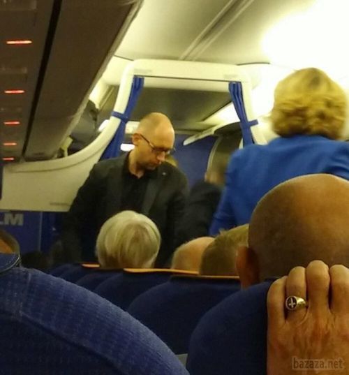 Яценюк літав до Нью-Йорка в економ-класі, але жив в одному з найдорожчих готелів. Прем'єр-міністр України Арсеній Яценюк літав до Нью-Йорка на Генасамблею ООН економ-класом, але зупинявся в одному з найдорожчих готелів. 
