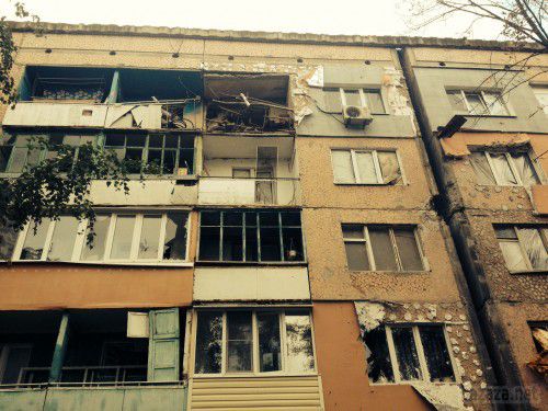 Луганськ зруйнований. Частина 53. Фото. Відео. 25.09.2014 (регулярно оновлюється). Станом на ранок 24 вересня в Луганську спокійно. Ніч пройшла тихо. В місті ще зберігаються проблеми зі зв'язком, електроенергією, водою. Газ є у багатьох будинках.