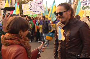 Керівництво Харкова має піти у відставку і бігти далеко-далеко – Фагот . Сьогодні в центрі Києва пройшов пікет, під час якого жителі Харкова вимагали відставки мера обласного центру Геннадія Кернеса. 
