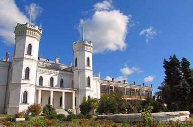Шарівський палац хочуть відкрити для відвідування в жовтні (Харківська обл.). У Шарівського палацу з'явився новий господар.