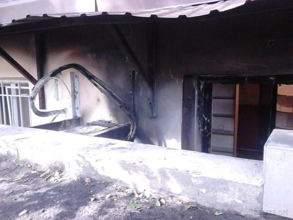 Наслідки підпалу в офісі громадської організації «Новий Маріуполь». Минулої ночі було здійснено підпал офісу громадської організації «Новий Маріуполь».