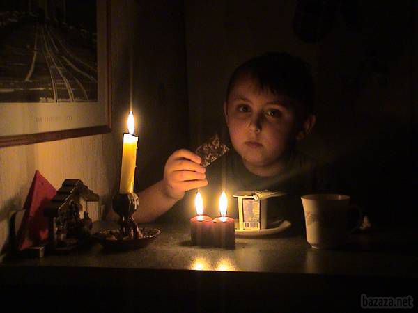 Мільйони жителів зони АТО будуть зимувати без тепла і води. Кільком мільйонам громадян, які проживають у зоні бойових дій на сході України, можливо, доведеться перезимувати у будинках без води і світла. 