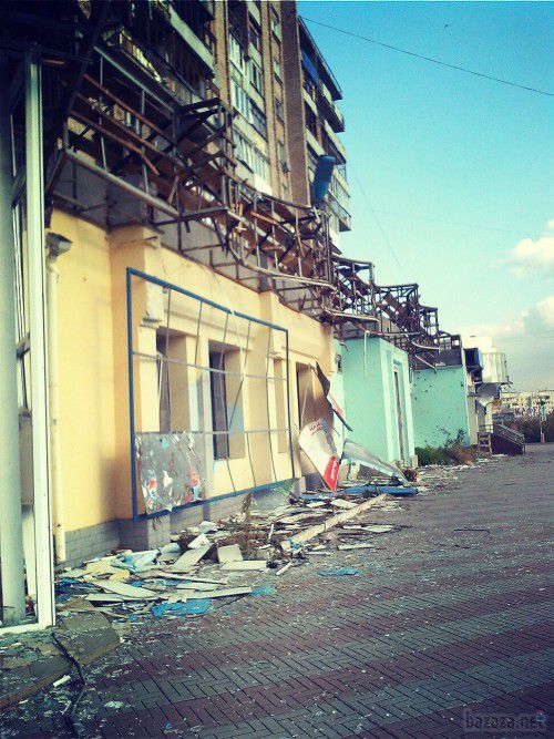 Луганськ зруйнований. Фото. Відео. 28.09.2014. Станом на ранок 28 вересня в Луганську спокійно. Вночі приблизно на 1:00 в напрямку сел. Металіст пролунав сильний вибух.