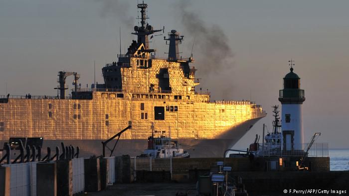 Польща попередила Францію про наслідки в разі поставки "Містралей" Росії. Якщо Франція поставить військові кораблі типу "Містраль" до Росії, тоді Польща, у свою чергу, може не обрати французьких постачальників для створення протиракетного щита.