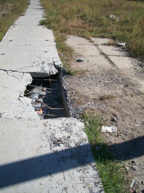 Луганськ зруйнований. Фото. 30.09.2014. Станом на ранок 30 вересня в Луганську спокійно. У Луганську зберігаються проблеми з водою та електрикою. 
