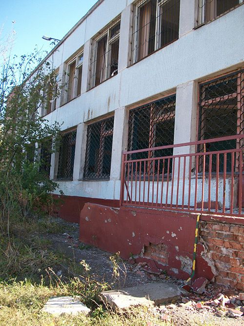 Луганськ зруйнований. Фото. 30.09.2014. Станом на ранок 30 вересня в Луганську спокійно. У Луганську зберігаються проблеми з водою та електрикою. 
