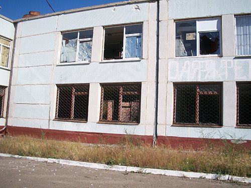 Луганськ зруйнований. Фото. 30.09.2014. Станом на ранок 30 вересня в Луганську спокійно. У Луганську зберігаються проблеми з водою та електрикою. 