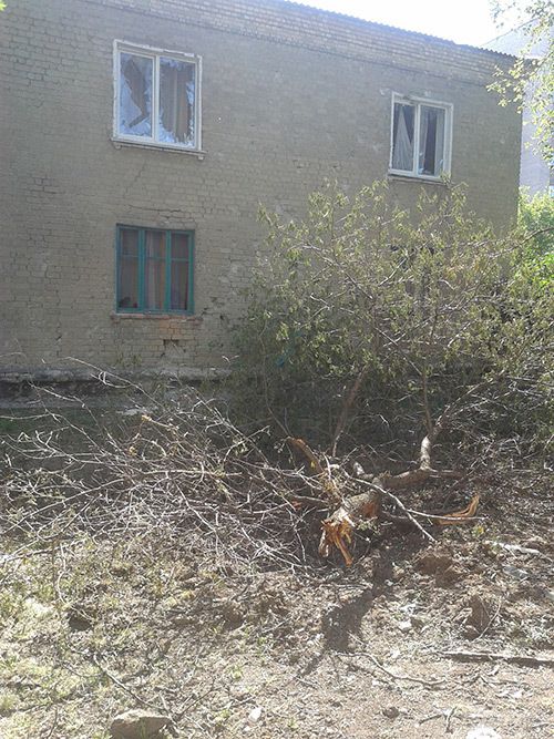 Луганськ зруйнований. Фото. 30.09.2014. Станом на ранок 30 вересня в Луганську спокійно. У Луганську зберігаються проблеми з водою та електрикою. 
