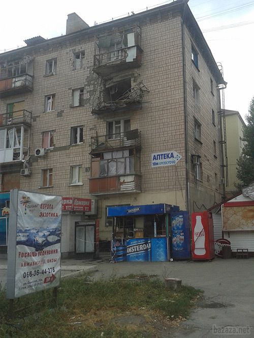 Луганськ зруйнований. Фото. 30.09.2014. Станом на ранок 30 вересня в Луганську спокійно. У Луганську зберігаються проблеми з водою та електрикою. 