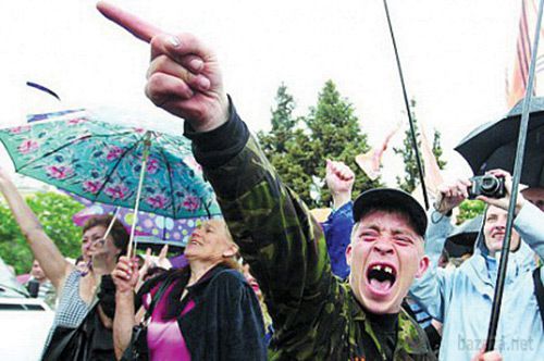 «Столиця Луганська». Враження від поїздки. Луганчани продовжують повертатися в місто. Одні їдуть назовсім, а інші - лише забрати теплі речі. Ще одна історія, написана під враженням від поїздки в Луганськ.