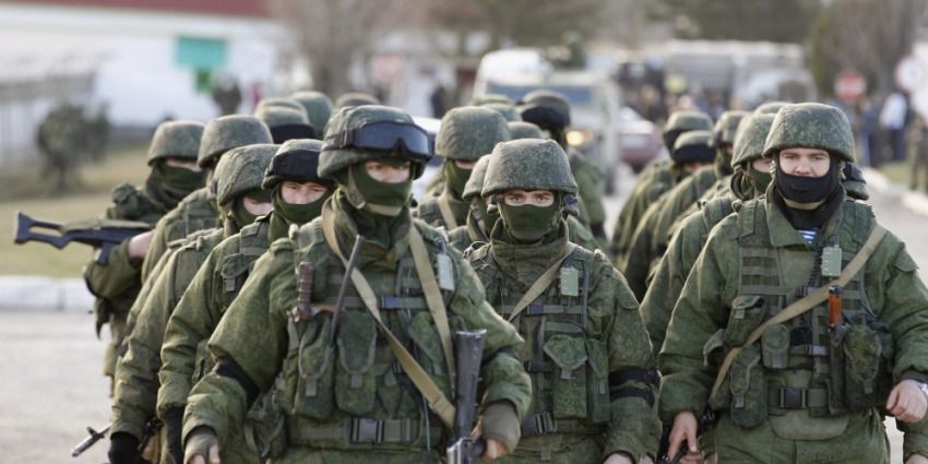 У Донецьку стали пропадати російські військові. У Донецьку зафіксували випадки зникнення військовослужбовців РФ. За твердженнями терористів, це результат діяльності в місті проукраїнських партизан. Про це повідомив на своїй сторінці у Facebook керівник групи «Інформаційний опір» Дмитро Тимчук.