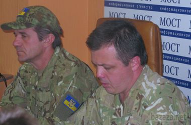 Бойовики відпускають з полону військових ЗСУ, добровольців залишають – Семенченко. Семен Семенченко відзначає, що в ході обміну полоненими бойовики відпускають в основному військовослужбовців Збройних сил України.