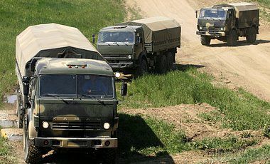 В Україну з Росії зайшли 18 БМП і 20 вантажівок - Тимчук. Одночасно з української території в Росію виведені дві РСЗВ Град, чотири БМП і 47 вантажних автомобілів