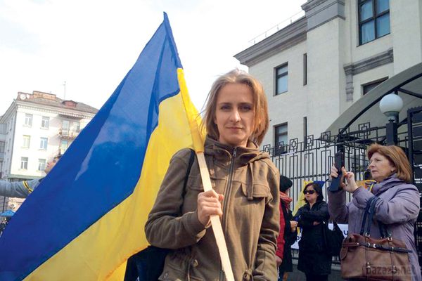 Люди без паспорта. Як переселенці і бійці АТО проходять випробування бюрократією. Поранені бійці української армії і переселенці зі сходу проходять наступний круг пекла в глибокому тилу - відновлюючи згорілі документи