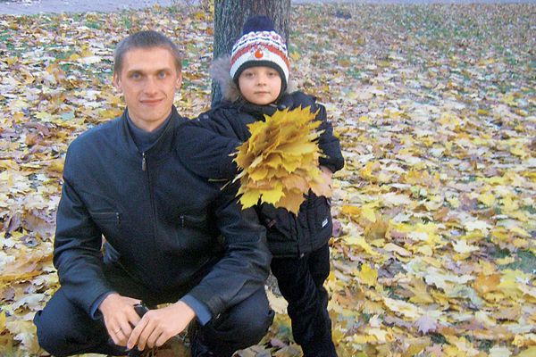Люди без паспорта. Як переселенці і бійці АТО проходять випробування бюрократією. Поранені бійці української армії і переселенці зі сходу проходять наступний круг пекла в глибокому тилу - відновлюючи згорілі документи