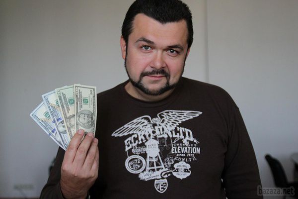 Гонтарєвій на замітку: валюта в банках так і не з'явилася. НБУ провів валютний аукціон, на якому продав валюту банкам для того, щоб вони, в свою чергу, задовольнили попит на валютному ринку.