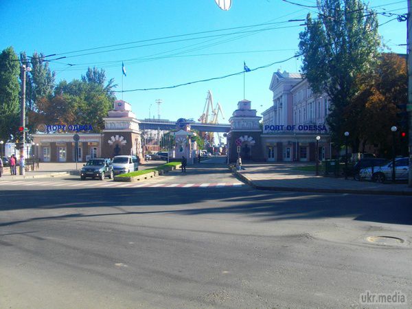 Секрети Польської вулиці в Одесі. Вулиця Польська, що переходить в однойменний спуск, одна з найстаріших вулиць Одеси. Вона починається від Єврейської і закінчується Митною площею.