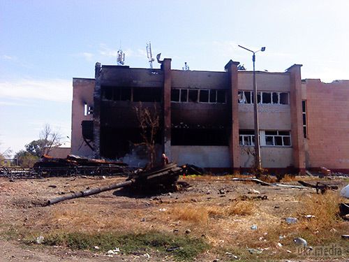 Фото руйнувань Луганська 06.10.2014. Станом на ранок 6 жовтня в Луганську спокійно. В місті ще зберігаються проблеми з водою та електрикою. 