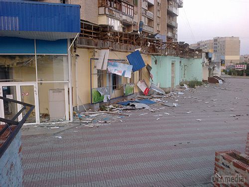 Фото руйнувань Луганська 06.10.2014. Станом на ранок 6 жовтня в Луганську спокійно. В місті ще зберігаються проблеми з водою та електрикою. 