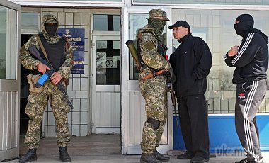 Терористи ДНР і ЛНР знову призупинили процес обміну полоненими. Бойовики звинувачують у зриві домовленостей офіційний Київ, який нібито не надає до обміну осіб, заявлених у списках