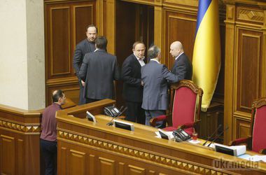 "Ручна" Рада: хто створить коаліцію після виборів (інфографіка). За результатами останніх соцопитувань, в Раду 8-го скликання, швидше за все, проходить партія Петра Порошенка, політсила радикального Олега Ляшка та "Батьківщина" Юлії Тимошенко (дивись інфографіку).