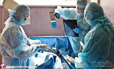 Французькі нейрохірурги проводять операції бійцям сил АТО - ЗМІ. Після серії операцій в Україні французькі нейрохірурги запросили на навчання до Франції дипломованих українських хірургів-ортопедів