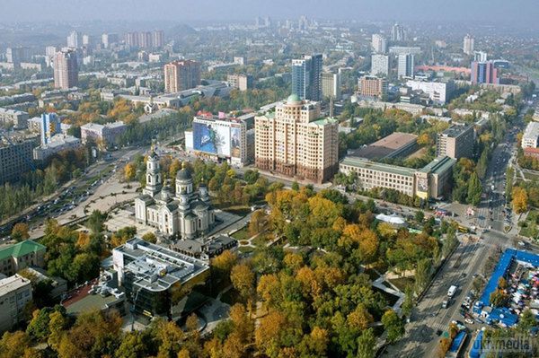 Обстановка в Донецьку і області (07.10.14). Ніч з 6 на 7 жовтня в Донецьку пройшла відносно спокійно. У місті зберігається напружена обстановка. Чути залпи «Градів», мінометів і автоматні черги. 