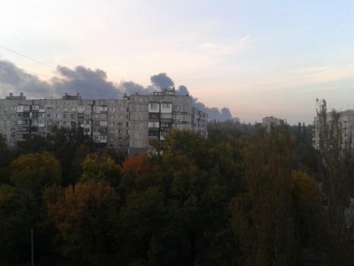 Обстановка в Донецьку і області (07.10.14). Ніч з 6 на 7 жовтня в Донецьку пройшла відносно спокійно. У місті зберігається напружена обстановка. Чути залпи «Градів», мінометів і автоматні черги. 