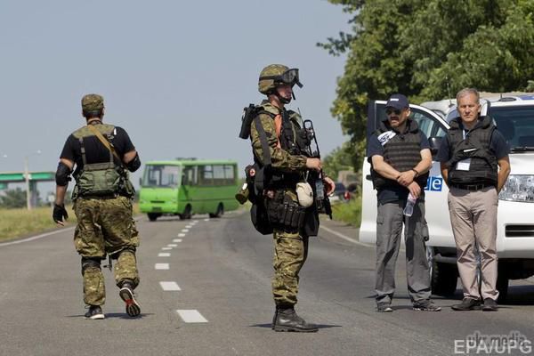 Бойовики пересуваються на машинах ОБСЄ, це співпраця?. На сьогодні доведені два факти використання терористами машин, ідентичних тим, які використовують спостерігачі моніторингової місії ОБСЄ. 