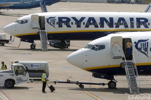 В Ірландії зіткнулися два пасажирських літаки. Два пасажирські літаки найбільшої бюджетної авіакомпанії Європи Ryanair зіткнулися при маневруванні на стерновій смузі в аеропорту Дубліна.
