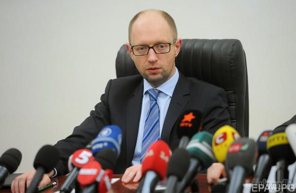У Яценюка найбільші шанси залишитися прем'єром після виборів. Прем'єр-міністр України, лідер партії «Народний фронт» Арсеній Яценюк має високі шанси залишитися на посаді глави уряду після парламентських виборів. Про це заявив політолог, директор центру суспільних відносин Євген Магда.