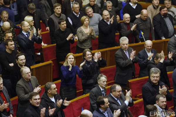 Межі районів Луганської області змінено. По обидві постанови проголосували 236 депутатів при мінімально необхідних 226 депутатів.