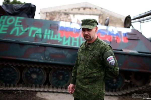 Терорист Мозковий назвав ватажків "ЛНР" брехливими маріонетками. Ватажок луганської банди "Привид" Олексій Мозговий, звинуватив бойовиків з "ЛНР" у брехні і назвав їх маріонетками.