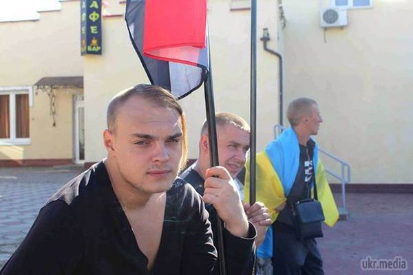 Кривдник Шуфрича знайшовся в зоні АТО. Одеський козак, активіст "Правого сектора" Микола Доценко, який брав участь у побитті регіонала Нестора Шуфрича 30 вересня, знайшовся в зоні АТО.