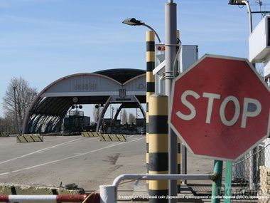 В ОБСЄ повідомили про перевезення вугілля із Луганської області в Росію. З 1 жовтня місія спостерігачів ОБСЄ фіксує до 12-ти рейсів самоскидів, які перетинають кордон з Росією в Луганській області.