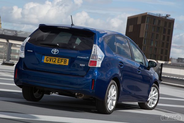 Toyota оновила семимісний Prius. Компанія Toyota представила оновлену версію семимісцевою гібрида Prius+ для ринків Європи. Модель зазнала косметичні зміни зовнішнього вигляду і елементів салону, а також отримала розширений список опціонального обладнання.