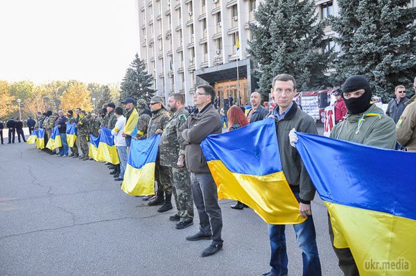 Шуфрич з побитим оком повернувся в Одесу. Під одеською облдержадміністрацією Нестор Шуфрич знову зібрав навколо себе юрбу людей, проте цього разу обійшлося без бійки. 