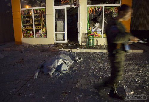 Аеропорт донецька - обстріл  (фото). Сьогодні вдалося знайти самі нові фото під час і після обстрілу в Донецьку. Руйнування міста продовжують рости. Кількість жертв збільшується. 