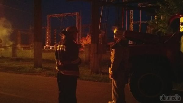 Пожежа на Луганській ТЕС (фоторепортаж). В результаті обстрілу 9 жовтня м.Щастя, в районі на Луганській ТЕС постраждало 6 працівників станції і один військовий. Про це на своїй сторінці в соцмережах написав прес-секретар антикризового штабу ДТЕК Антон Ковалишин.