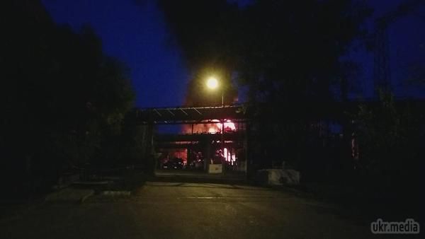 Пожежа на Луганській ТЕС (фоторепортаж). В результаті обстрілу 9 жовтня м.Щастя, в районі на Луганській ТЕС постраждало 6 працівників станції і один військовий. Про це на своїй сторінці в соцмережах написав прес-секретар антикризового штабу ДТЕК Антон Ковалишин.