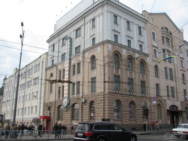 Історія вулиці Сумської у Харкові. Незважаючи на сучасні вивіски магазинів і жвавий рух авто, головна вулиця Харкова, Сумська, просякнута загадковими історіями.