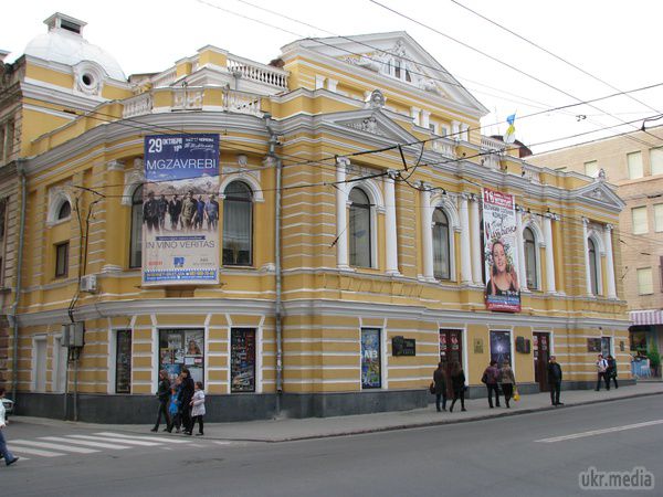 Історія вулиці Сумської у Харкові. Незважаючи на сучасні вивіски магазинів і жвавий рух авто, головна вулиця Харкова, Сумська, просякнута загадковими історіями.