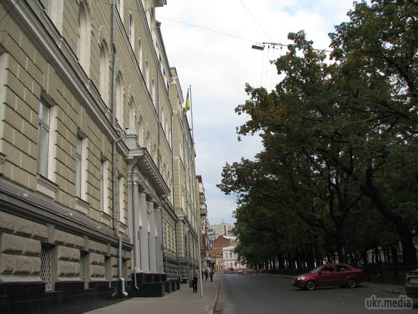 Історія вулиці Сумської у Харкові. Незважаючи на сучасні вивіски магазинів і жвавий рух авто, головна вулиця Харкова, Сумська, просякнута загадковими історіями.