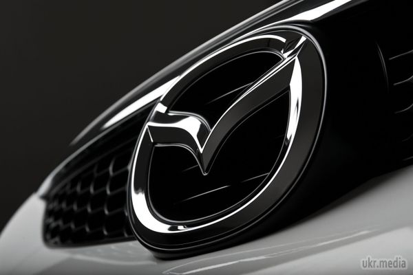 Нова Mazda з роторним мотором буде представлена у 2017 році. Ось тільки це буде не серійна версія автомобіля, а лише передсерійний концепт, приурочений до 50-річного ювілею першої роторної «Мазди» - Cosmo Sport 110S. Дебют серійного спадкоємця RX-7 варто чекати тільки до 2020 року, який Mazda відзначатиме сторіччя марки.