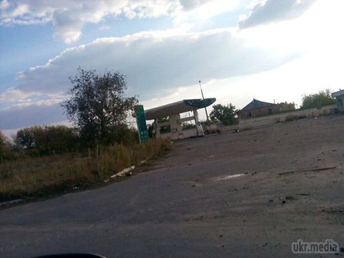 Станиця Луганська: фото зруйнованих вулиць. Як повідомлялося раніше, Станиця Луганська починає оживати. По селищу почали підключати електрику, пенсіонерам почали видавати перші пенсії. 