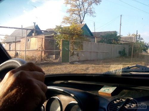 Станиця Луганська: фото зруйнованих вулиць. Як повідомлялося раніше, Станиця Луганська починає оживати. По селищу почали підключати електрику, пенсіонерам почали видавати перші пенсії. 